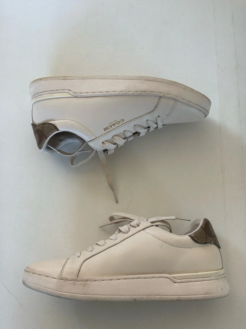 Coach Low Top Leather Sneakers White Signature Heel Women’s Size 8B with Box